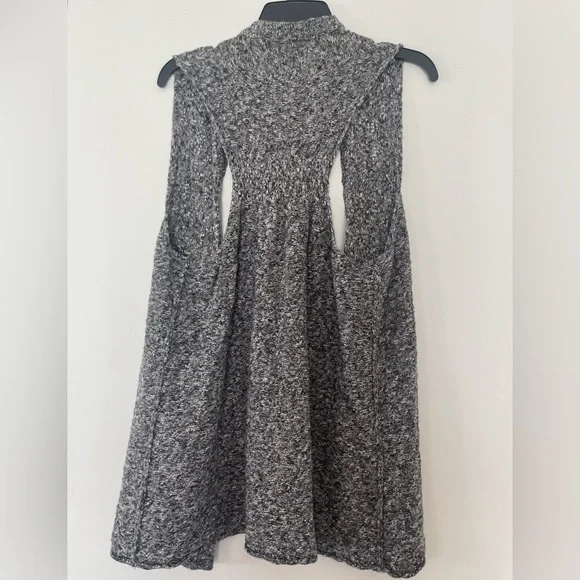 Maurice’s Large Sleeveless Cardigan - Picture 2 of 7